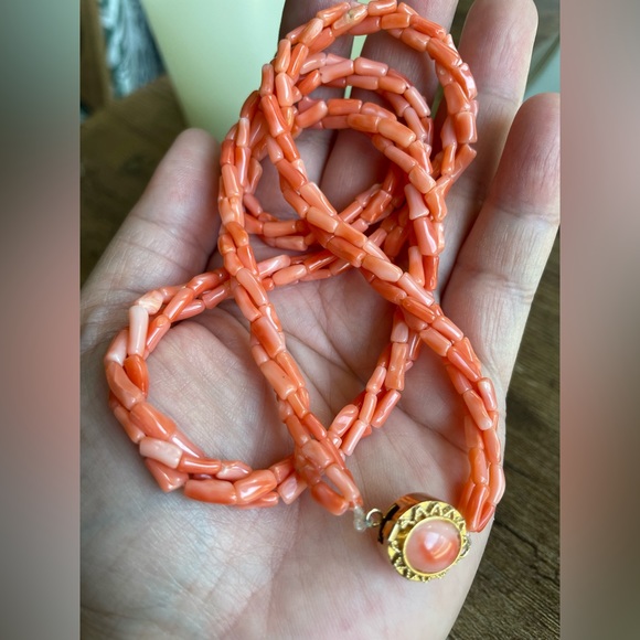 Vintage 23” long necklace, triple twisted strands of angel skin coral beads. - Picture 8 of 8